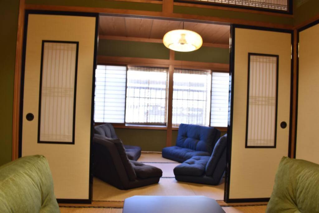 Only For One Group Cheaper For 6Th & 7Th Guest 市街地中心部 一棟貸しの宿 Guest House Don'S Home Takayama  Exteriör bild